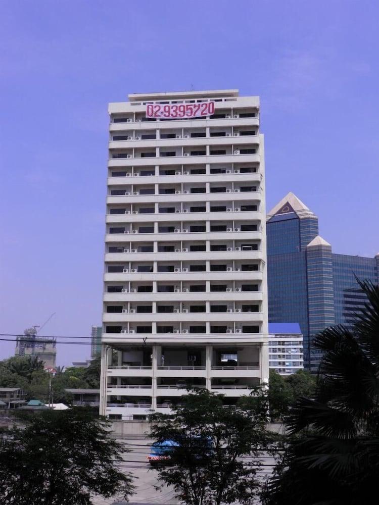 Poonchock Mansion Hotel Bangkok Exterior photo