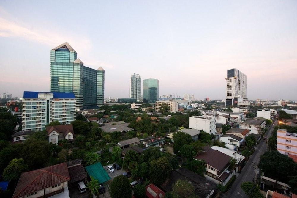 Poonchock Mansion Hotel Bangkok Exterior photo