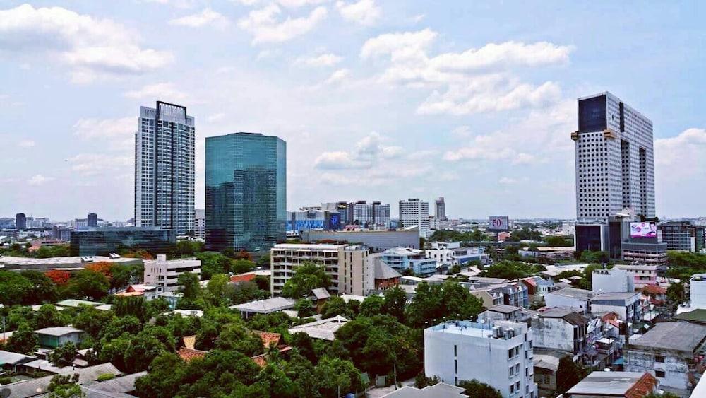 Poonchock Mansion Hotel Bangkok Exterior photo