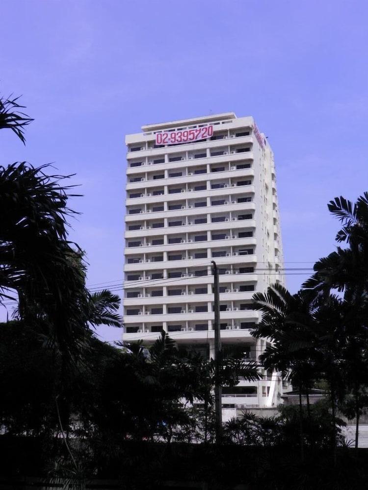 Poonchock Mansion Hotel Bangkok Exterior photo