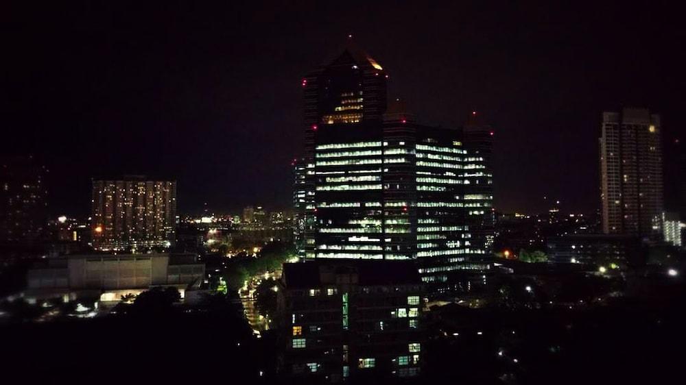 Poonchock Mansion Hotel Bangkok Exterior photo